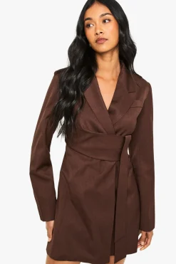 Robe blazer à coupe ajustée avec détail drapé