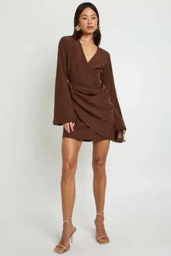 Robe blazer drapée sans col à taille nouée
