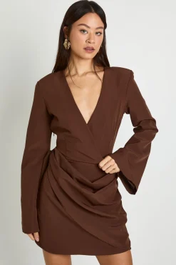 Robe blazer drapée sans col à taille nouée