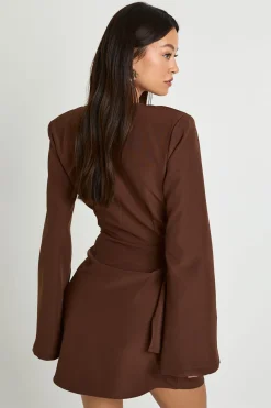 Robe blazer drapée sans col à taille nouée