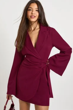 Robe blazer à détails de boucle et ceinture nouée