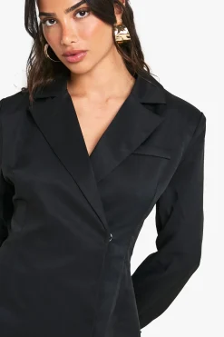 boohoo Robe blazer enveloppante structurée surdimensionnée pour petites<Femme Tailleurs|Robes À Manches Longues