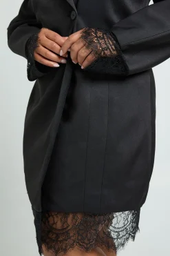 boohoo Robe blazer grande taille structurée à manches baril et ourlet en dentelle<Femme Tailleurs|Satin Et Dentelle