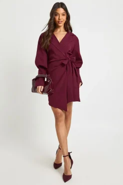 Robe blazer à manches volumineuses et taille nouée