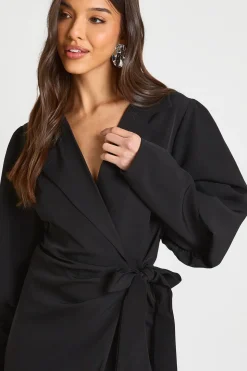 Robe blazer à manches volumineuses et taille nouée
