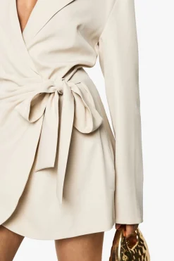 Robe blazer portefeuille cintrée à l'avant, effet lin