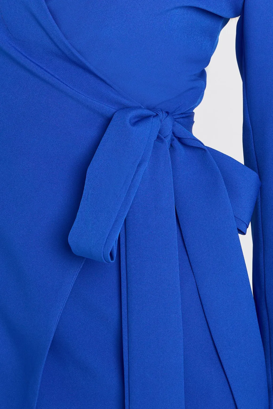 Robe blazer sans col à nouer sur le côté