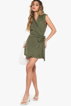 boohoo Robe blazer sans manches à effet lin, drapée à l'avant, style wrap<Femme Tailleurs|Robes