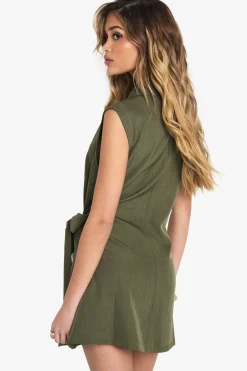 boohoo Robe blazer sans manches à effet lin, drapée à l'avant, style wrap<Femme Tailleurs|Robes