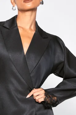 Robe Blazer Structurée à Ourlet en Dentelle