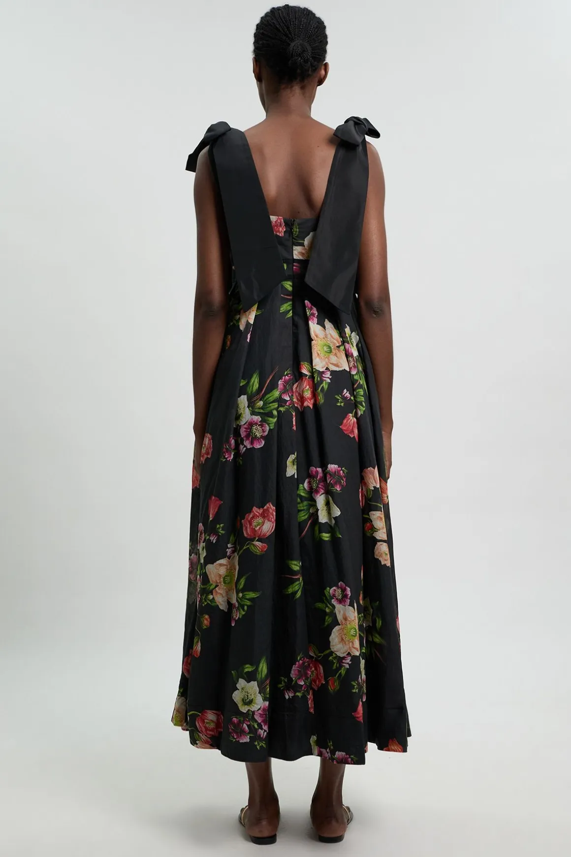 Robe à bretelles florale de printemps en soie et coton tissé