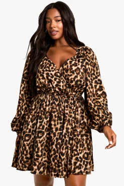 boohoo Robe Cache-cœur Smockée Imprimé Léopard Grande Taille<Femme Looks Chocolat|Robes Courtes