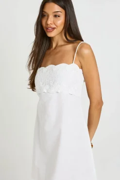 boohoo Robe Caraco À Encolure Festonnée Brodée<Femme Toutes Les Robes|Robes