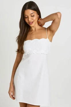 boohoo Robe Caraco À Encolure Festonnée Brodée<Femme Toutes Les Robes|Robes