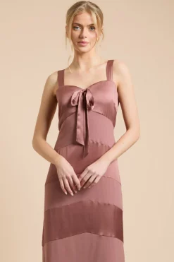 Robe Caraco À Nœud Devant En Mélange Satin Et Mousseline