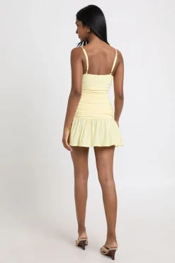 Robe Caraco Plongeante En Tissu Extensible Avec Ourlet À Volants
