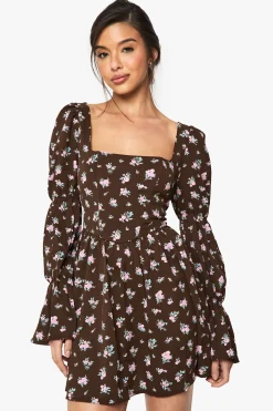 Robe champêtre corset fleurie à manches bouffantes