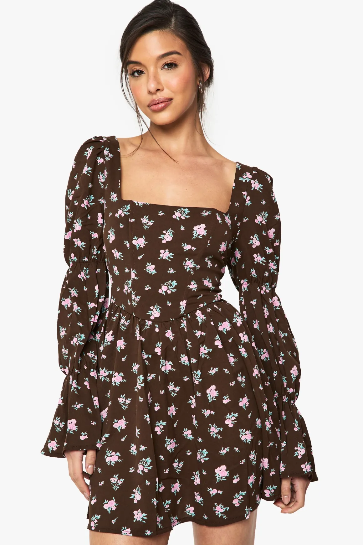 Robe champêtre corset fleurie à manches bouffantes