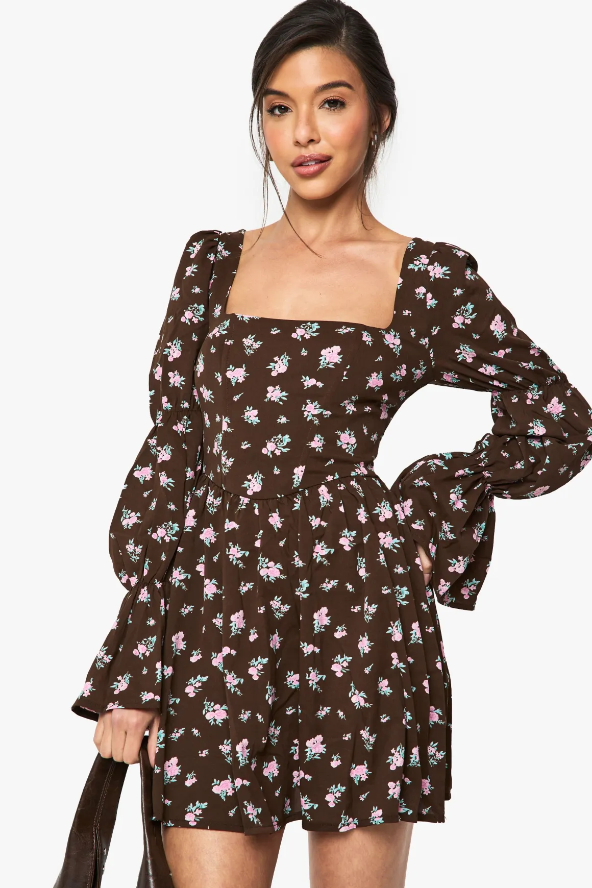 Robe champêtre corset fleurie à manches bouffantes