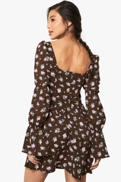 Robe champêtre corset fleurie à manches bouffantes