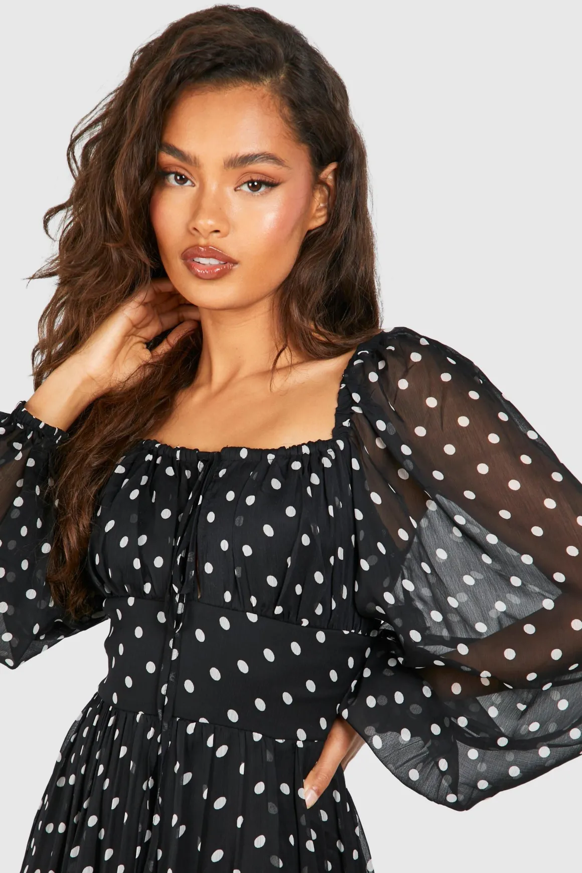 Robe champêtre mi-longue en mousseline de soie à pois