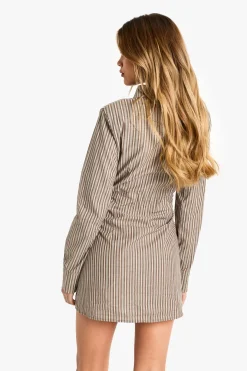 Robe chemise ajustée à la taille cintrée
