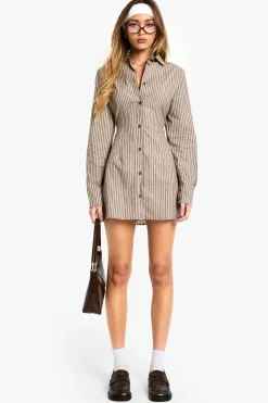 Robe chemise ajustée à la taille cintrée