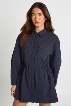 boohoo Robe Chemise Boutonnée En Sergé Avec Détails De Poches<Femme Robes À Manches Longues|Robes