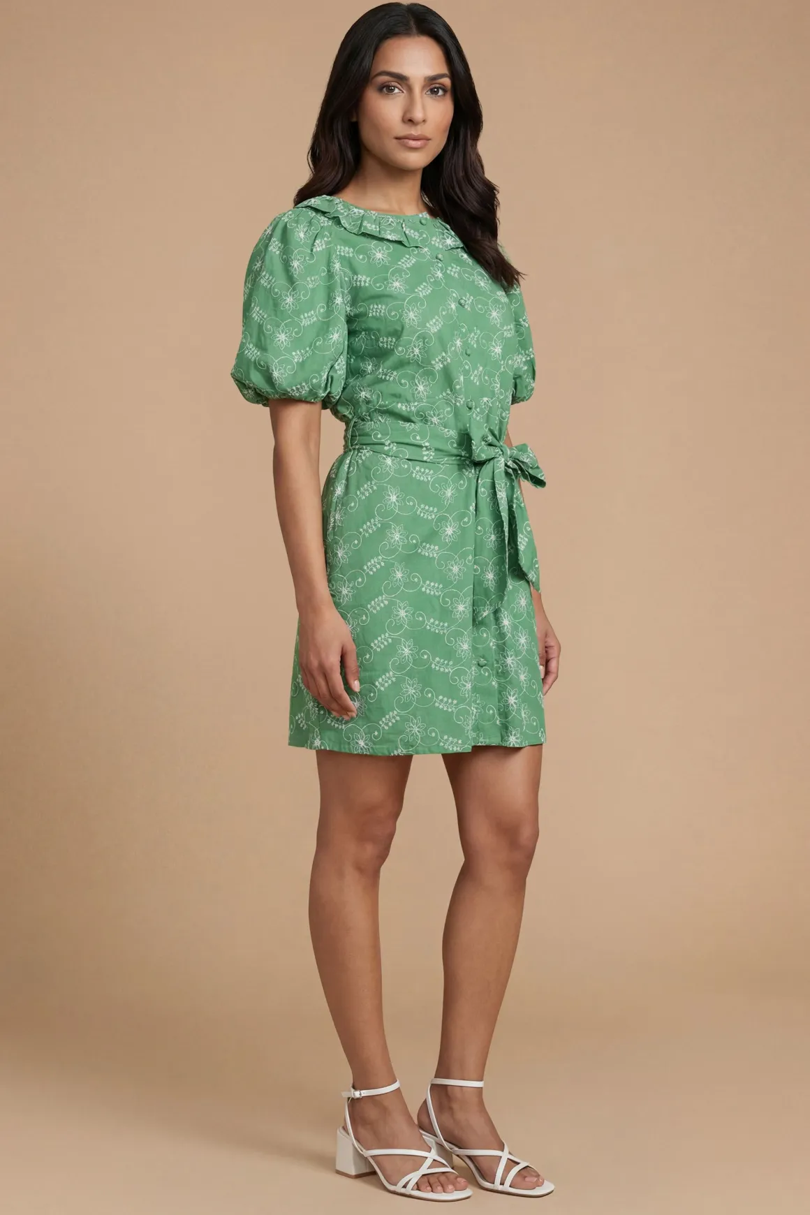 Robe Chemise Brodée À Manches Bouffantes Avec Ceinture Petite