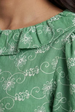 Robe Chemise Brodée À Manches Bouffantes Avec Ceinture Petite