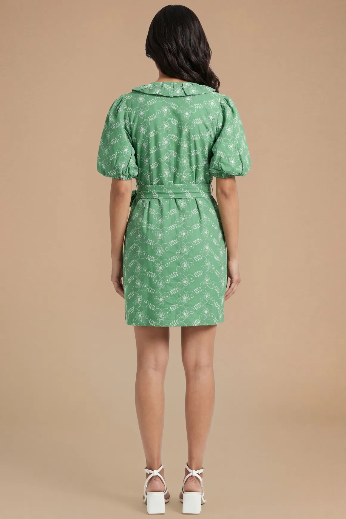 Robe Chemise Brodée À Manches Bouffantes Avec Ceinture Petite