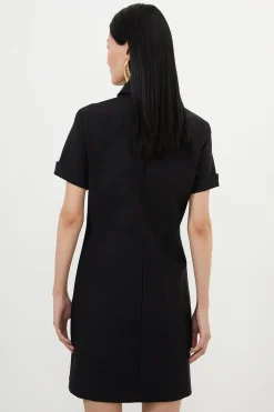 Robe-chemise courte en coton techno tissé avec fermoir en or