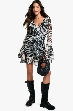 boohoo Robe Chemise en Chiffon Imprimé Zèbre à Volants Extrêmes<Femme Robes À Manches Longues|Robes