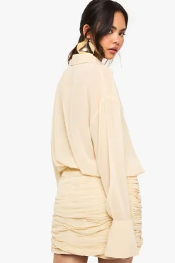 Robe chemise en chiffon à taille basse et froncée