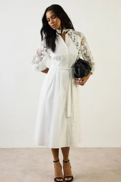 Robe Chemise En Coton Avec Dentelle Et Ceinture