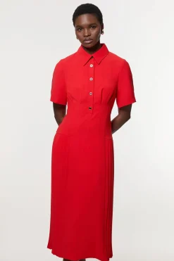 Robe chemise en crêpe ajustée à panneaux plissés