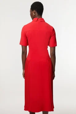 Robe chemise en crêpe ajustée à panneaux plissés
