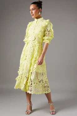 Robe Chemise en Dentelle à Volants avec Ceinture