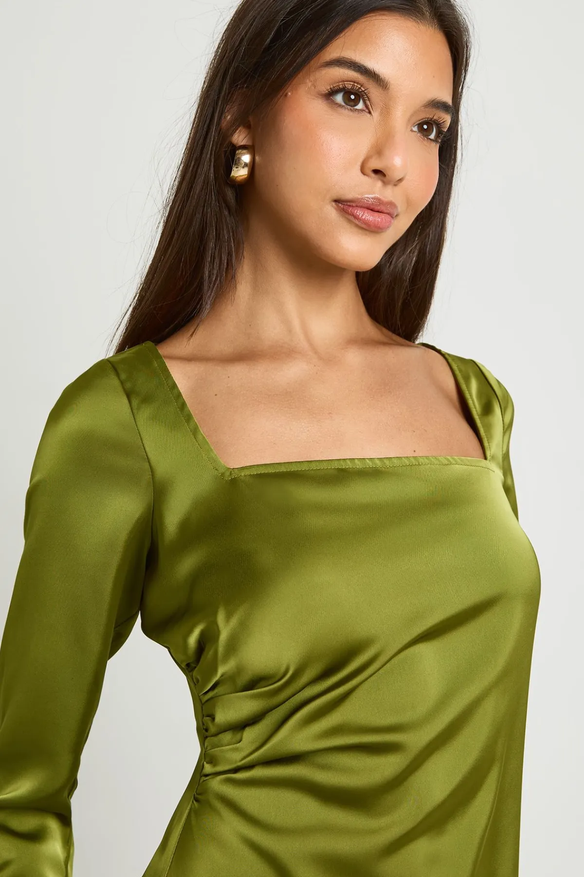 boohoo Robe chemise en satin à col carré<Femme Robes Moulantes|Satin Et Dentelle