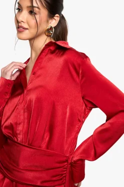 Robe chemise en satin à fronces
