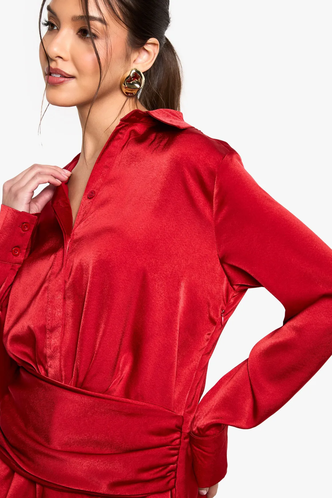 Robe chemise en satin à fronces