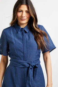 Robe Chemise Mi-Longue Ceinturée en Organza à Carreaux