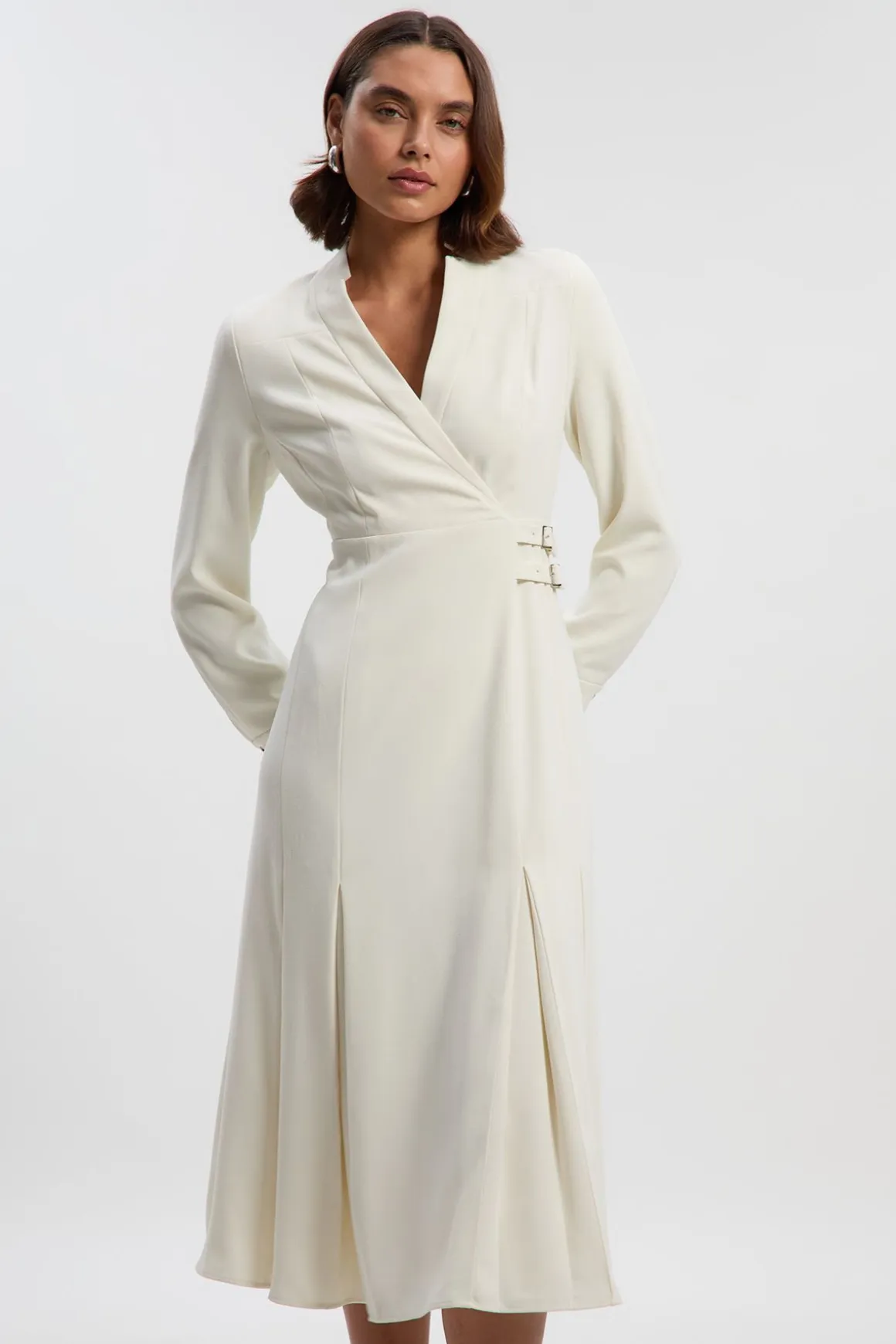 Robe Chemise Mi-Longue en Crêpe Ajustée avec Ceinture à Boucle