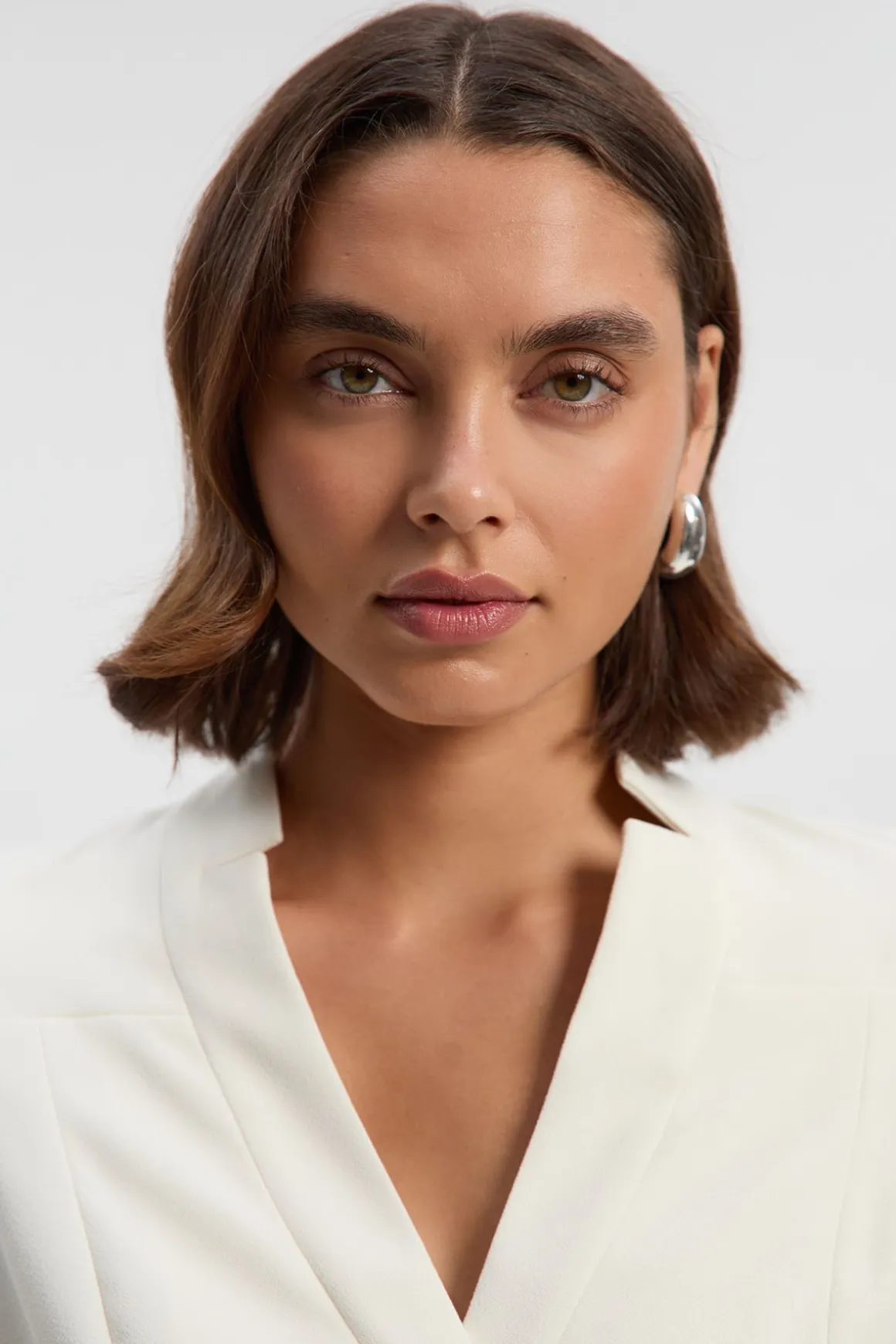 Robe Chemise Mi-Longue en Crêpe Ajustée avec Ceinture à Boucle