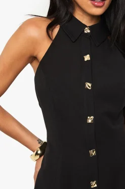 Robe chemise mini ajustée sans manches à boutons dorés