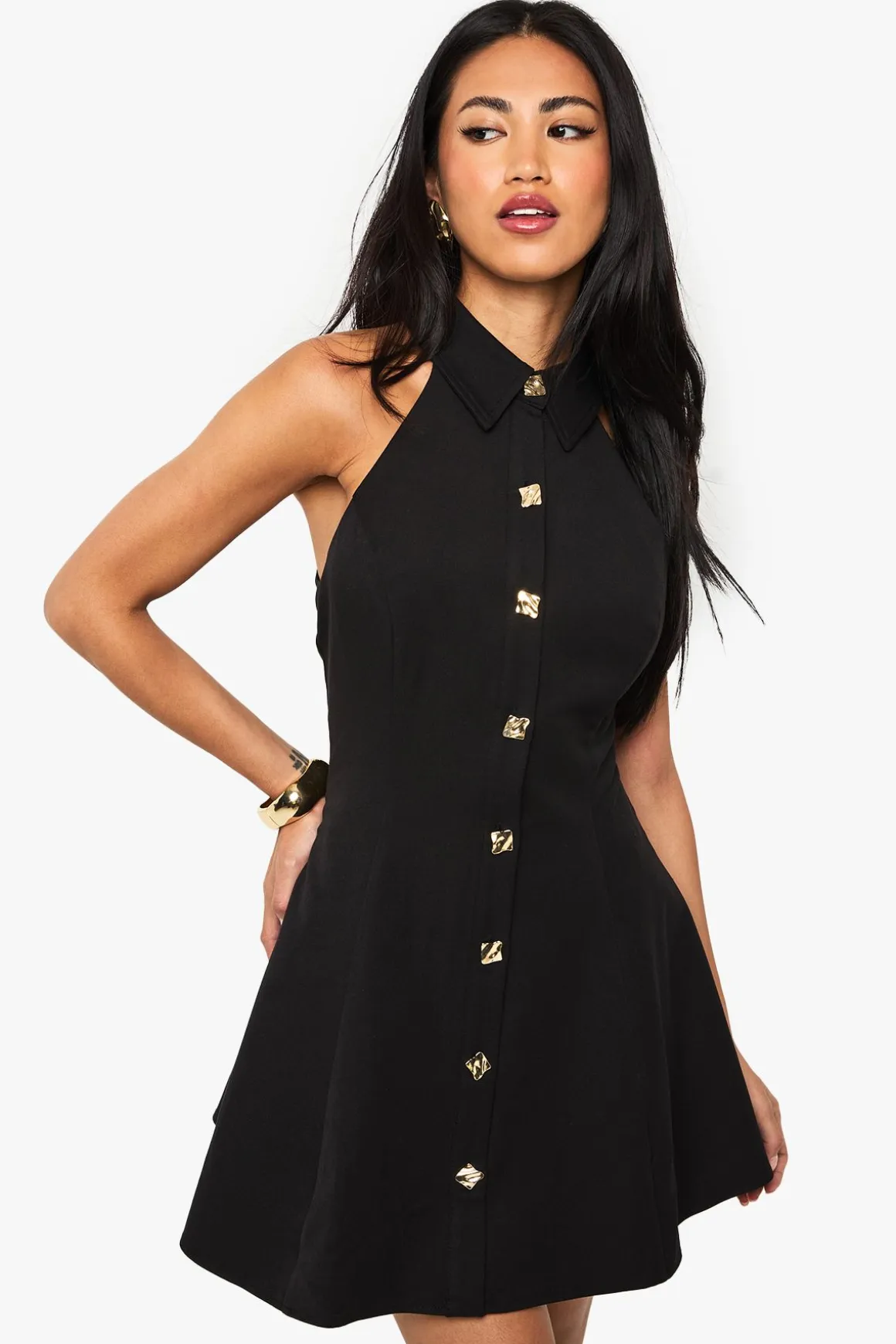 Robe chemise mini ajustée sans manches à boutons dorés