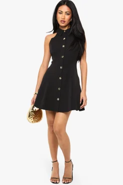 Robe chemise mini ajustée sans manches à boutons dorés