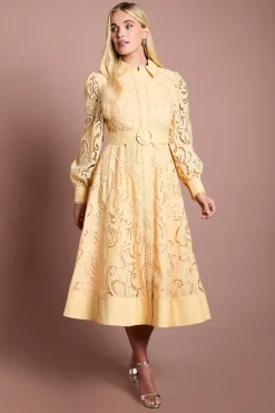 Robe Chemise Petite Brodée À Découpes Avec Ceinture