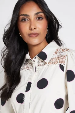 Robe Chemise Petite En Coton À Pois Avec Détails Ajourés