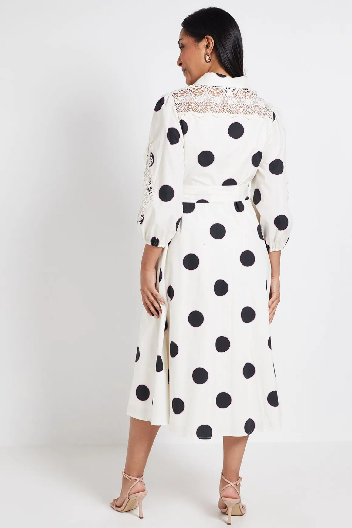 Robe Chemise Petite En Coton À Pois Avec Détails Ajourés